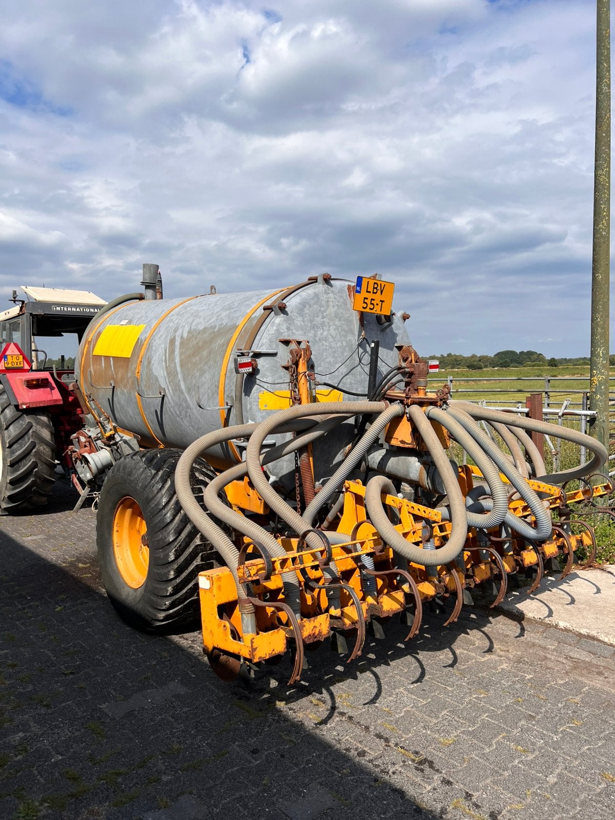 Veenhuis 5800 mesttank met bemester, Ophalen, Gewasbescherming en Bemesting