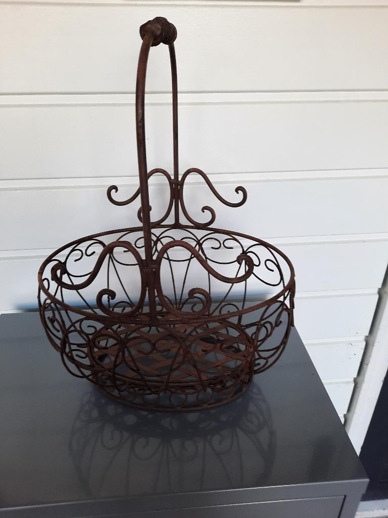 Decoratieve metalen draagmand / siermand,mand, Ophalen