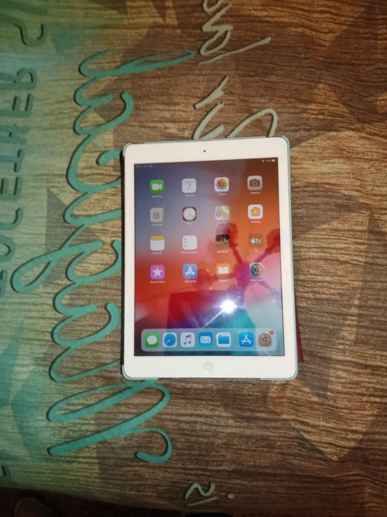 Apple iPad - Wit/Zilver - Zo goed als nieuw, Computers en Software, Apple iPads, 10 inch, 32 GB, Apple iPad, Wit
