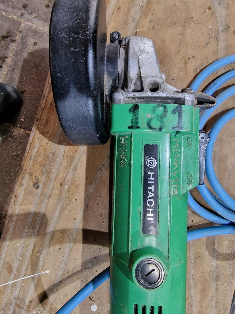 Haakse slijper Metabo Hitachi AEG, Doe-het-zelf en Verbouw, Gereedschap | Slijpmachines, Ophalen of Verzenden, Gebruikt, 700 tot 1000 watt