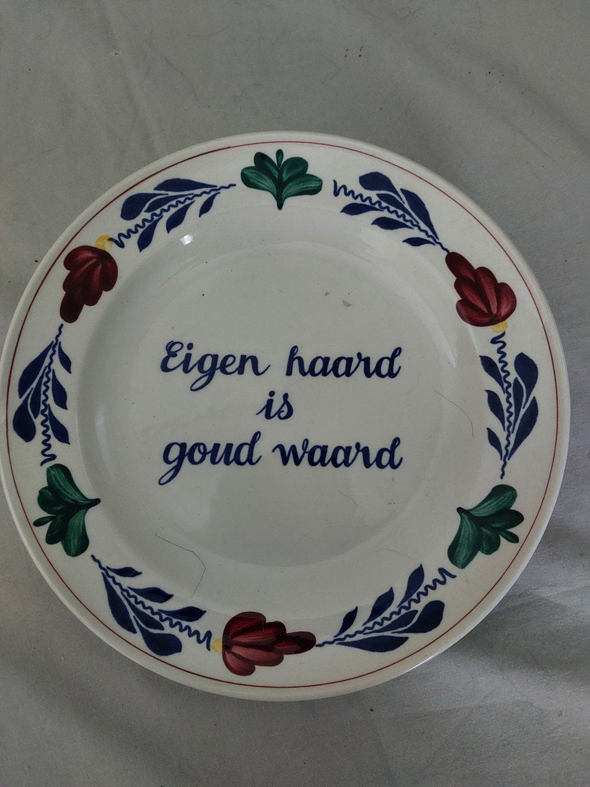 Decoratieve wandbord "Eigen haard is goud waard", Antiek en Kunst, Ophalen of Verzenden