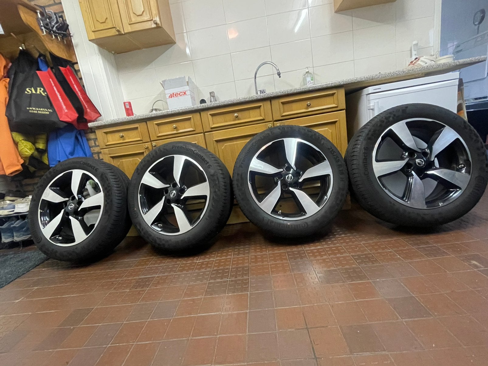 Orginele Nissan Qashqai velgen met zomerbanden, Auto-onderdelen, Banden en Velgen, 18 inch, 215 mm, Velg(en), Ophalen of Verzenden
