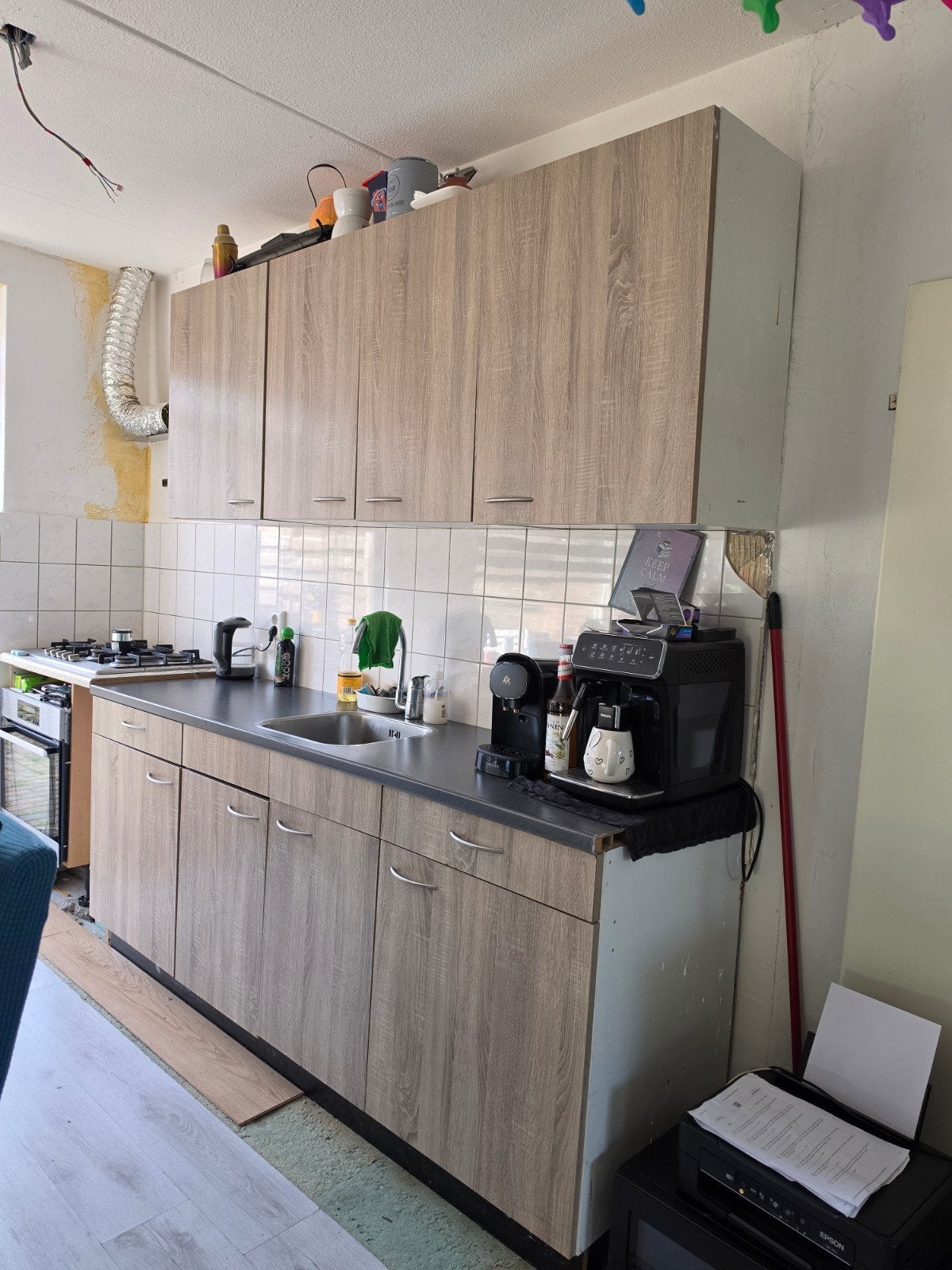 Gratis: woningbouw keuken met waterschade, Ophalen, Gebruikt, Bruin, Enkelwandige keuken