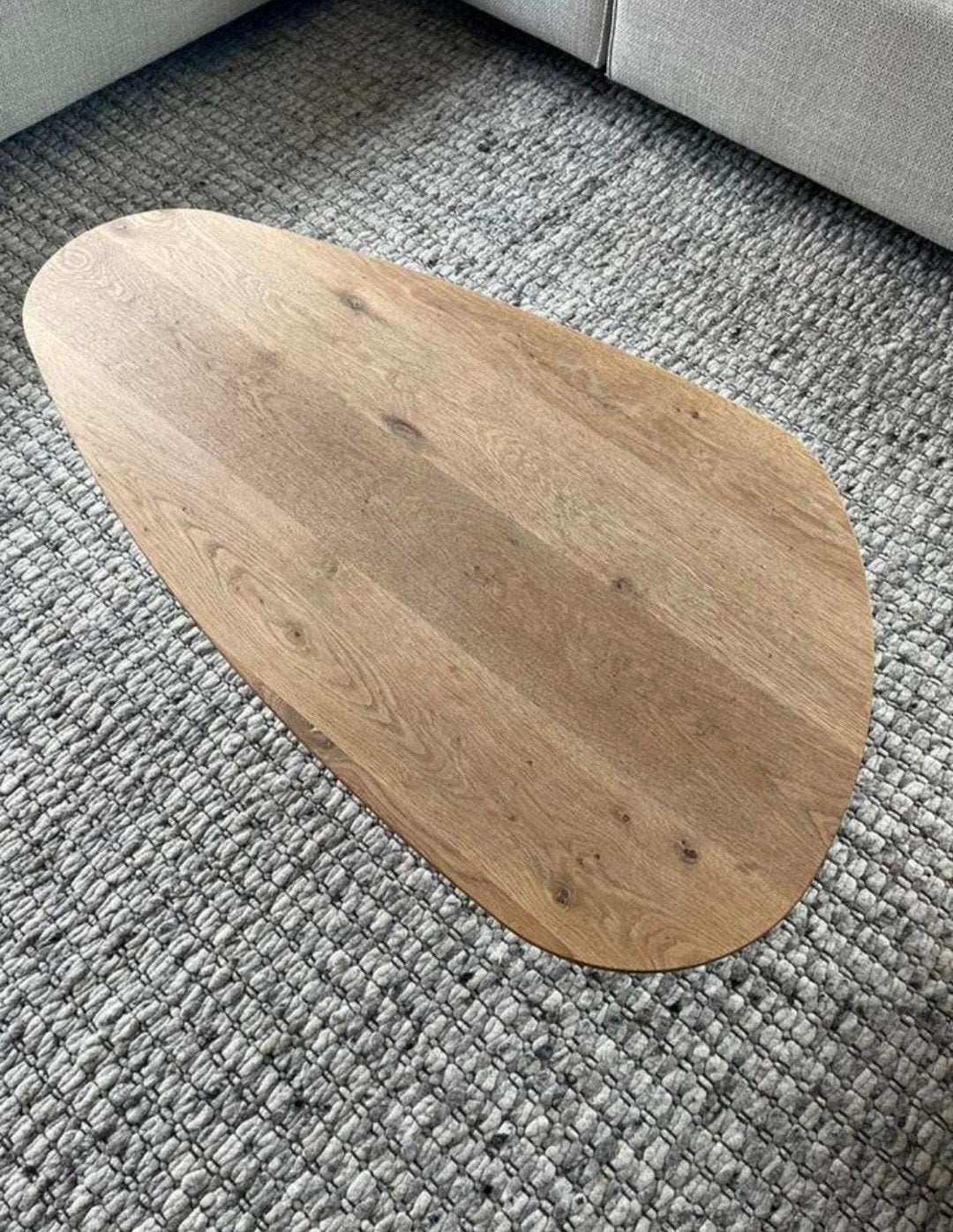 Eikenhouten salontafel met organische vorm, 100 tot 150 cm, Modern, Scandinavisch, Zo goed als nieuw, Overige vormen