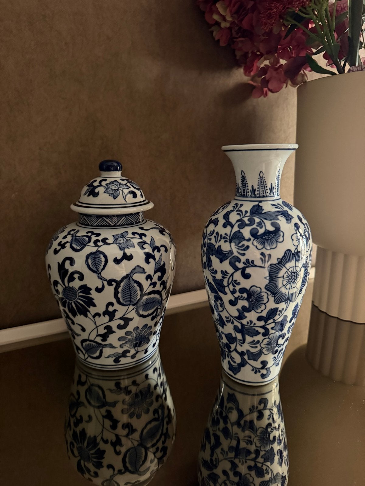 Set van 2 Delfts Blauw-stijl vazen en pot met deksel, Ophalen