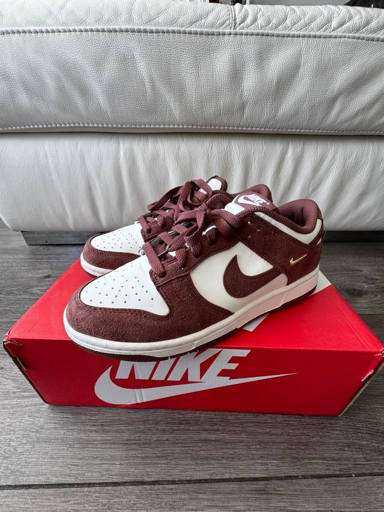Nike Dunk Low Sail/Red Sepia-Metallic Gold - Maat 39, Overige kleuren, Ophalen of Verzenden, Sneakers of Gympen, Zo goed als nieuw