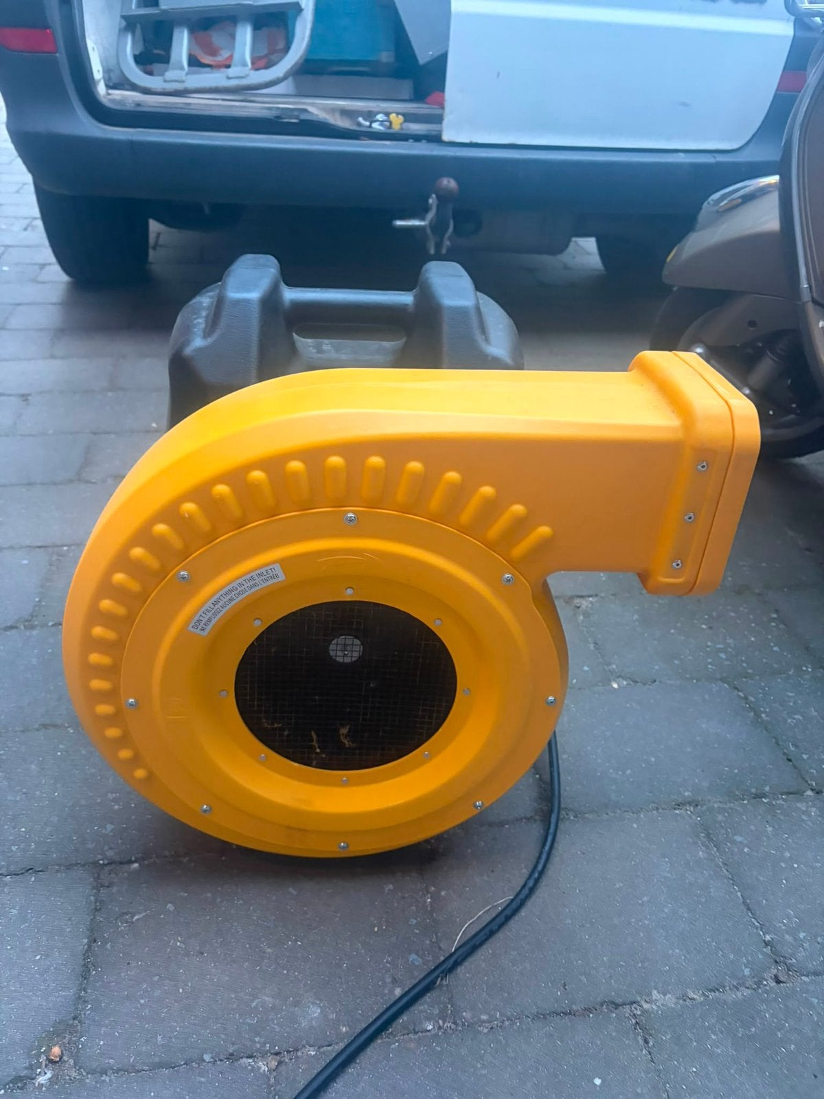 Springkussen blower, Ophalen