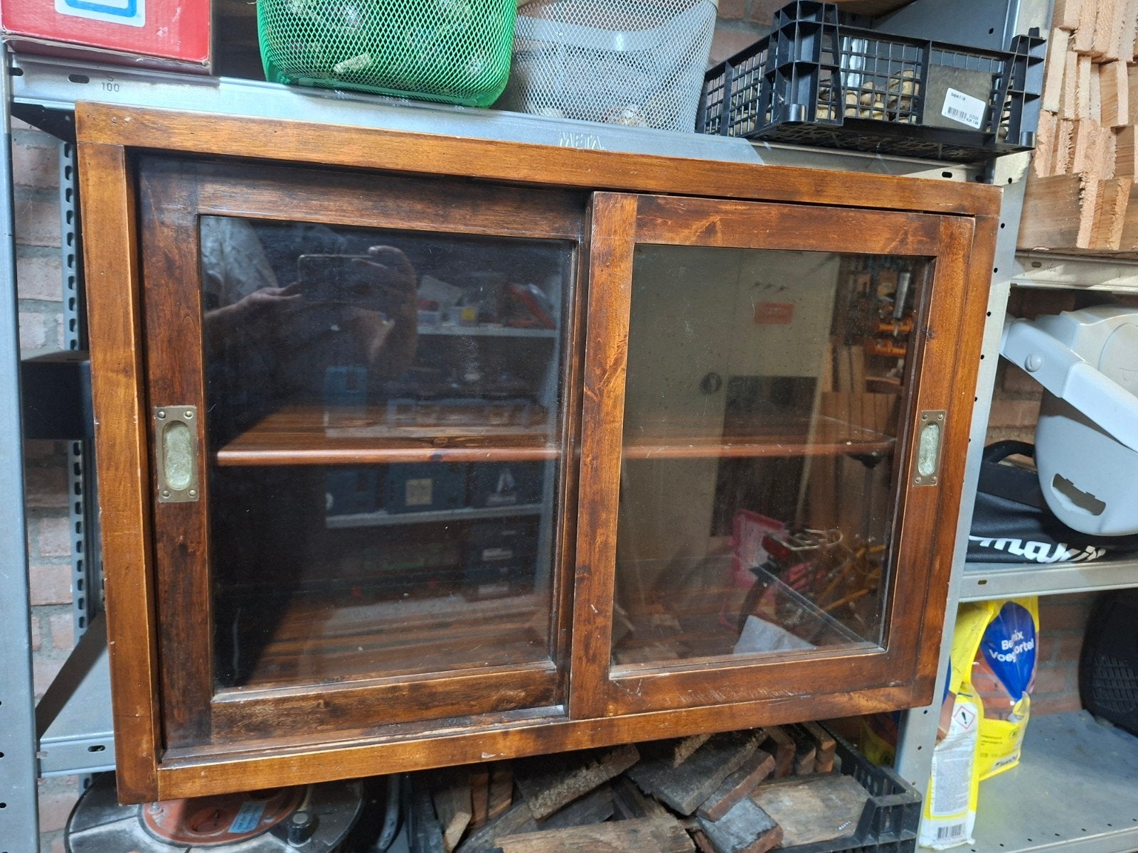 Vintage houten kastje met glazen schuifdeuren, Ophalen