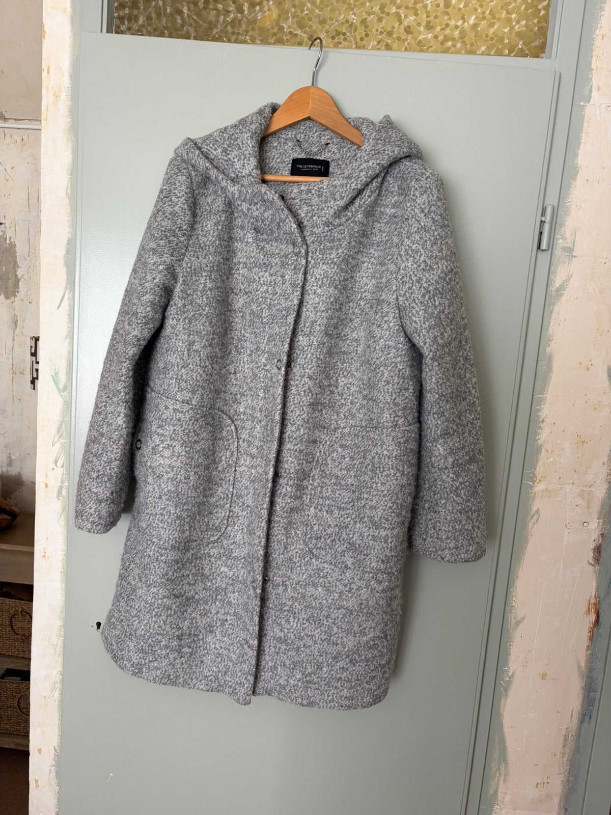 GRATIS GRATIS GRATIS:  Winterjas maat 42 in TOPSTAAT, Kleding | Dames, Ophalen, Zo goed als nieuw, Maat 42/44 (L), Grijs