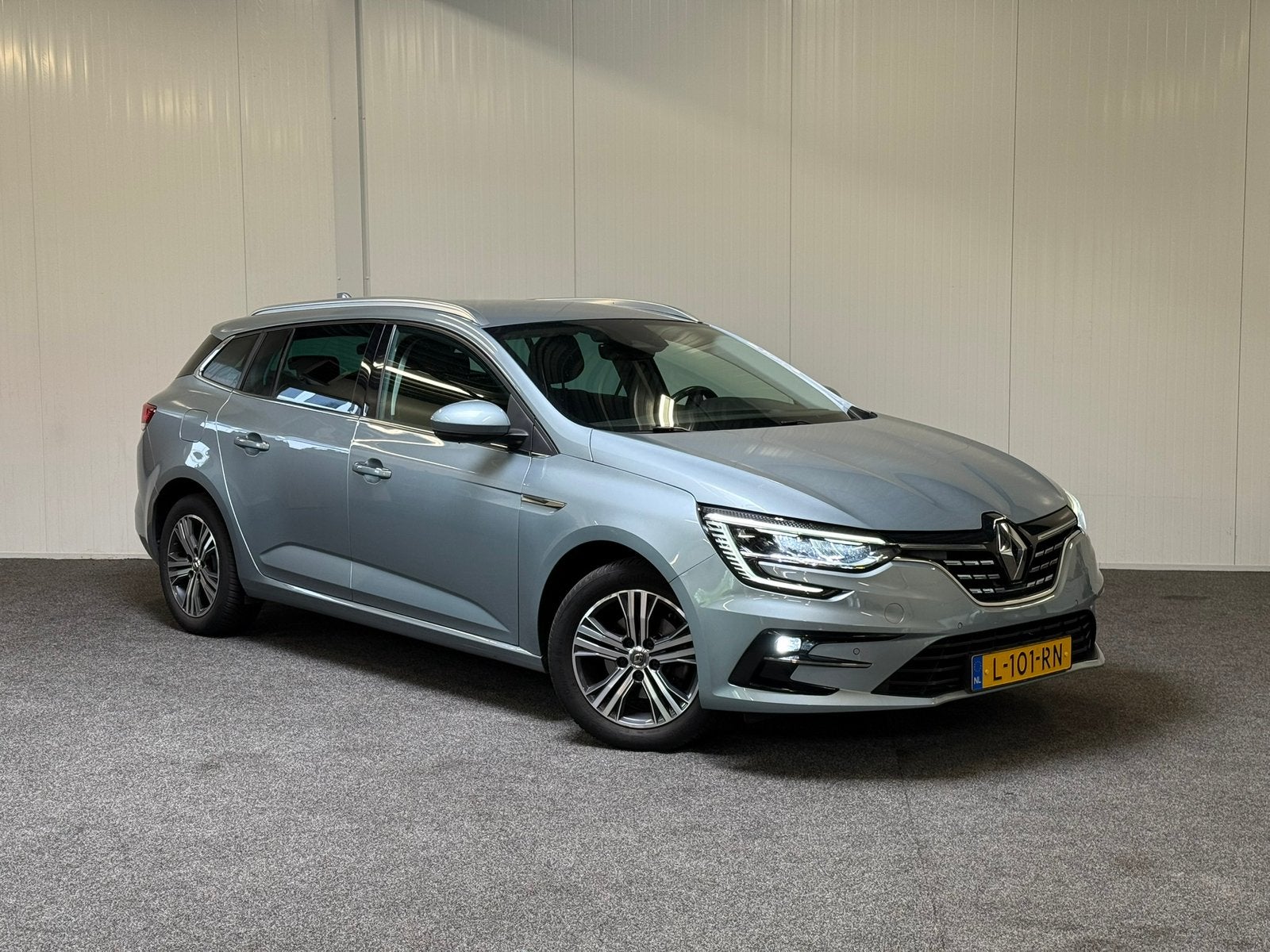 Renault Mégane estate 1.3 TCe 140pk GPF 2021 automaat auto, Auto's, 4 cilinders, 1283 kg, Origineel Nederlands, 690 kg