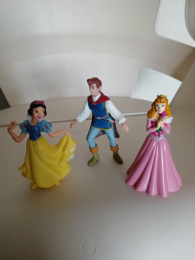 Disney Prins en twee Prinsessen figuurtjes., Ophalen of Verzenden, Sneeuwwitje of Doornroosje, Zo goed als nieuw, Beeldje of Figuurtje
