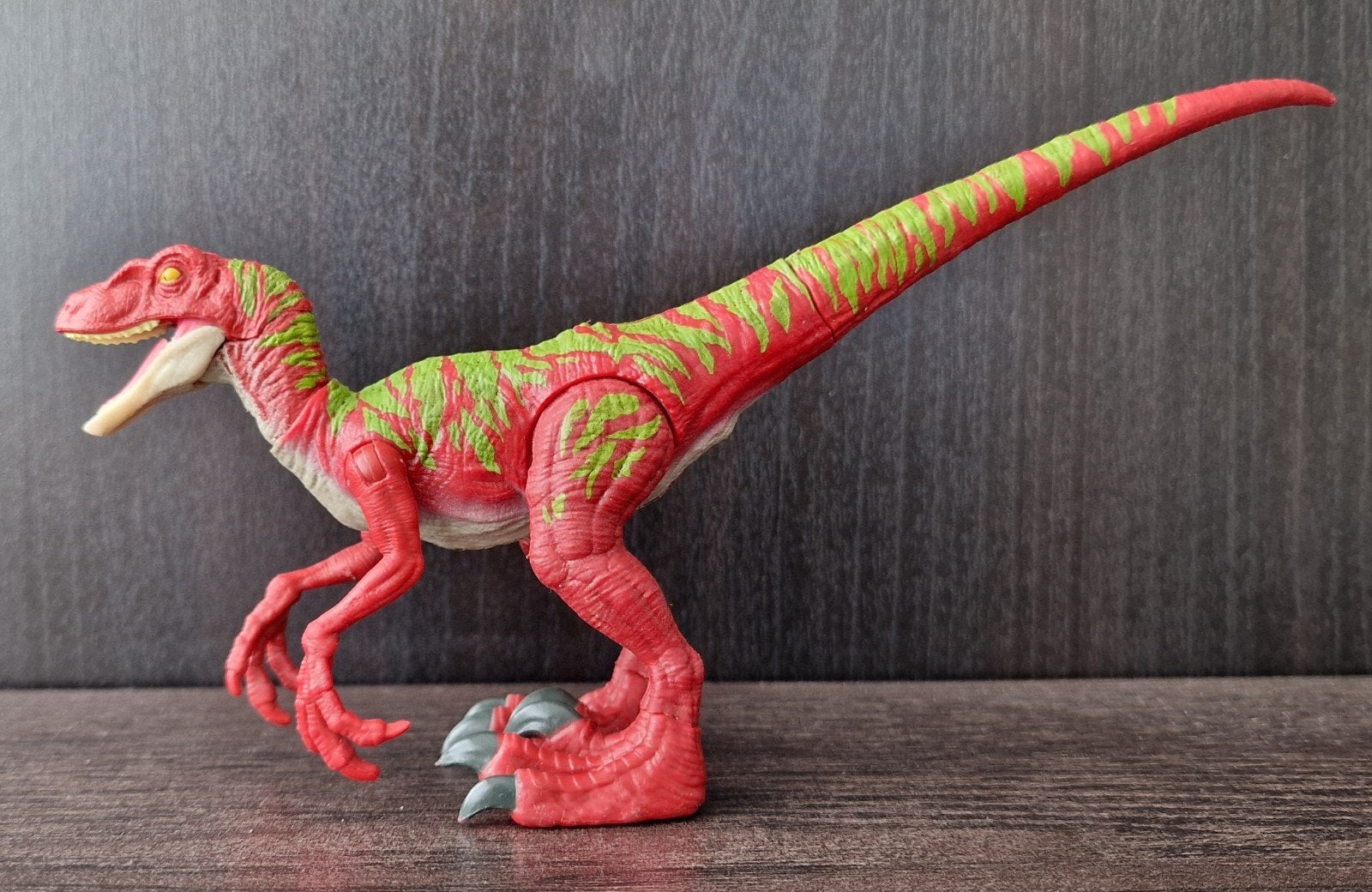 Jurassic World Savage Strike Dino Velociraptor (Rood), Ophalen, Gebruikt