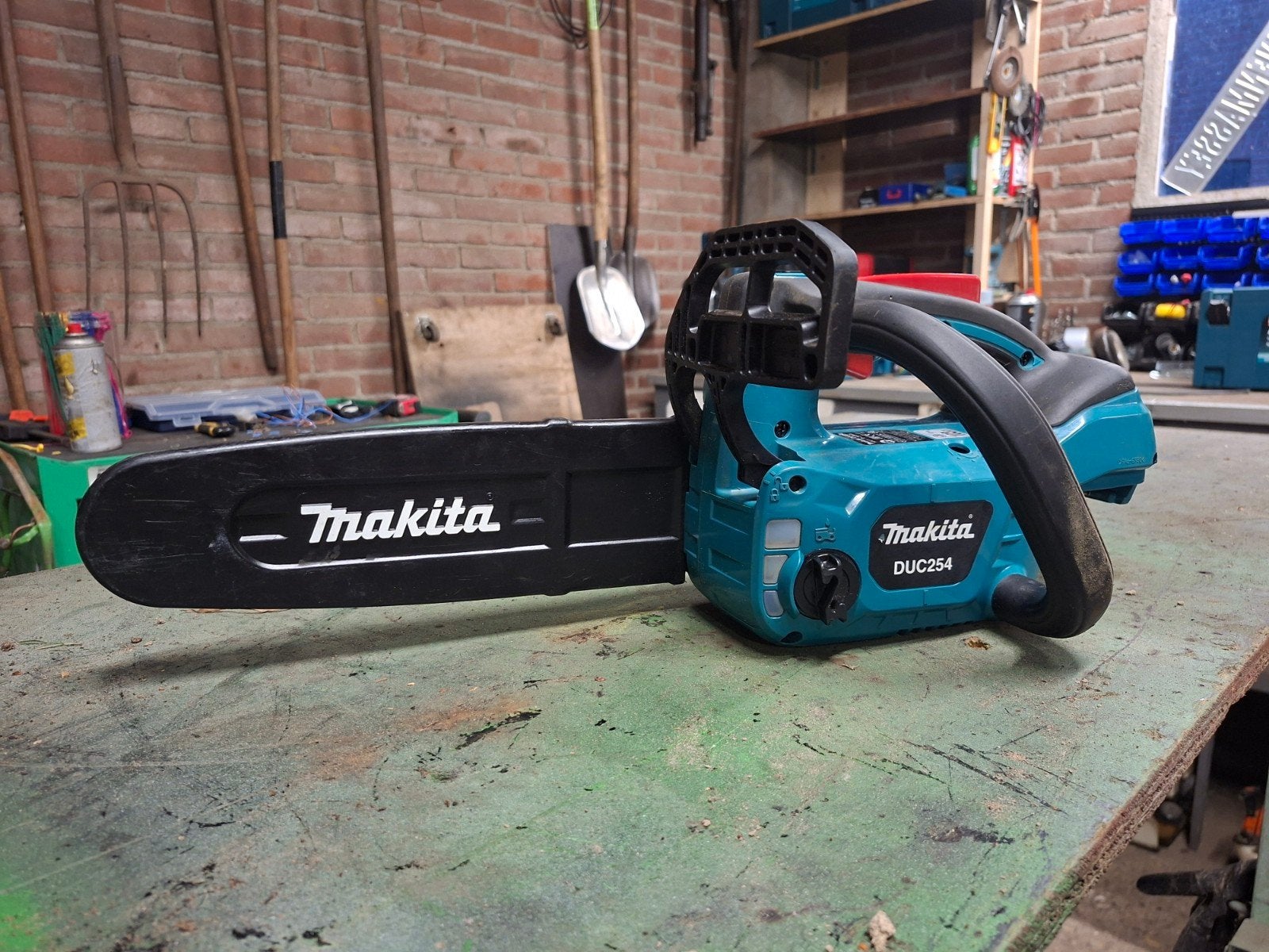 Makita DUC254 Accu Kettingzaag - Loopt en werkt goed, Ophalen of Verzenden, Gebruikt, Kettingzaag, Makita