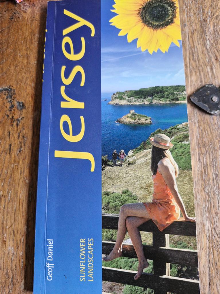 Jersey Reisgids - Sunflower Landscapes (Geoff Daniel), Europa, Ophalen of Verzenden, Reisgids of -boek, Geoff Daniel