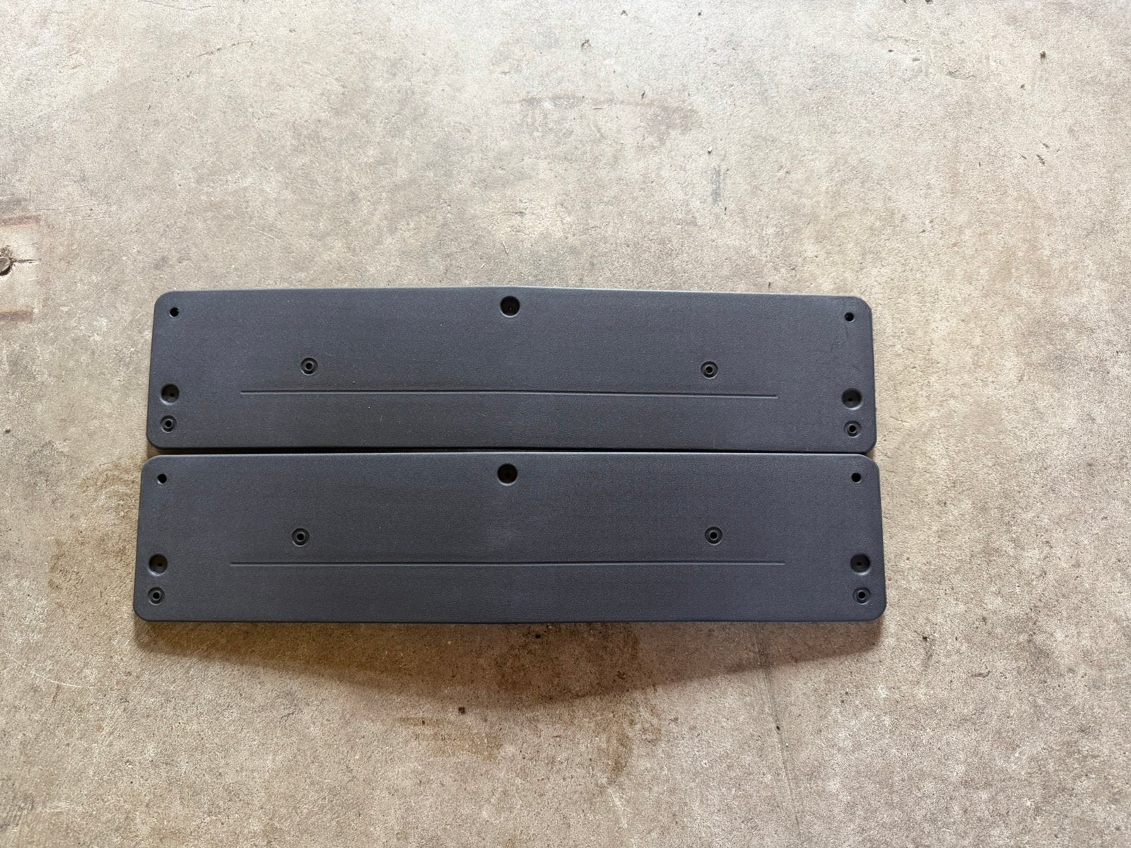 2 nieuwe kentekenplaathouders mercedes w211, Auto diversen, Kentekenplaathouders, Ophalen of Verzenden, Zo goed als nieuw