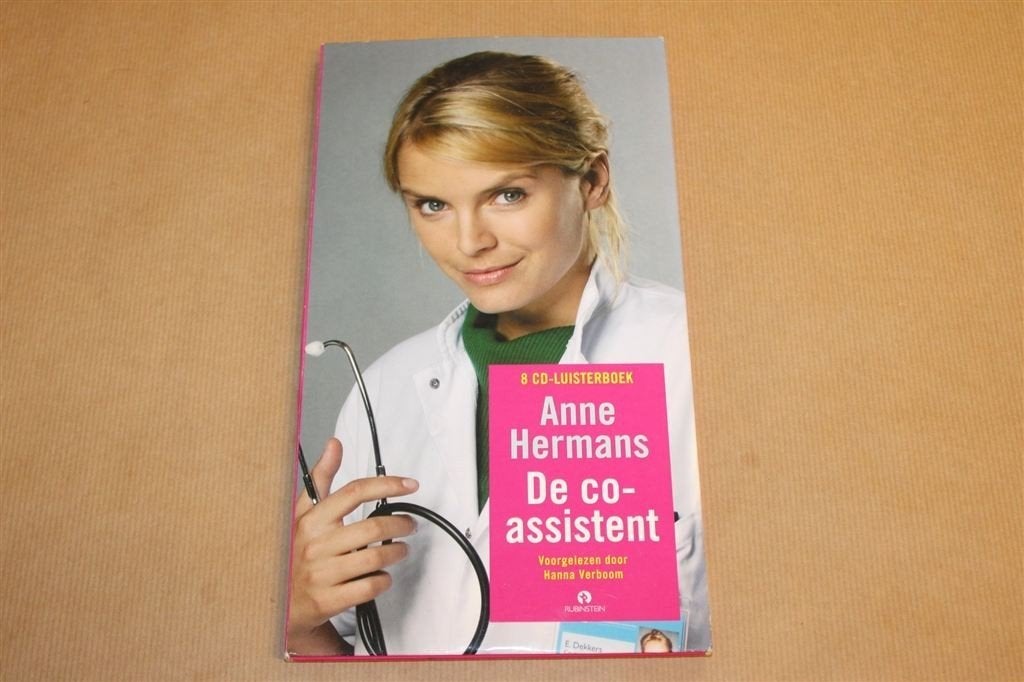 De Co-assistent — Anne Hermans, Luisterboek 8 CD\'s, Ophalen of Verzenden