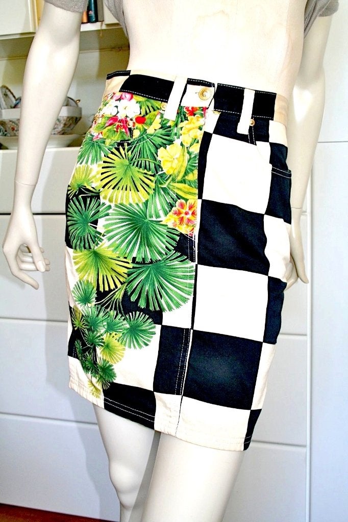rokje COLLECTOR ITEM VERSACE pop art, Kleding | Dames, Rokken, Zo goed als nieuw, Maat 36 (S), Wit, Boven de knie, Verzenden