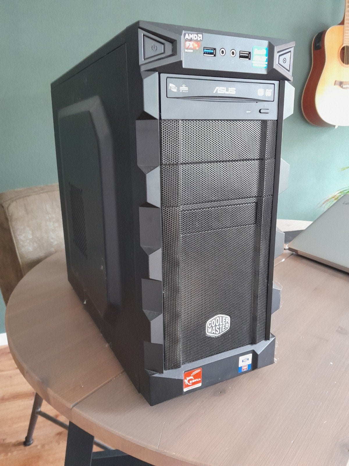 Oudere game-pc met veel retrogames o.a. Nintendo, Sega, Ophalen
