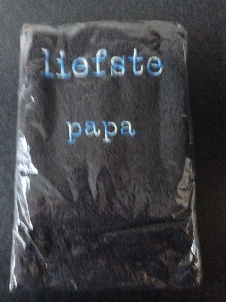 Nieuw geborduurde zwarte handdoek liefste papa blauw gemelee, Ophalen of Verzenden, Nieuw, Zwart, Handdoek
