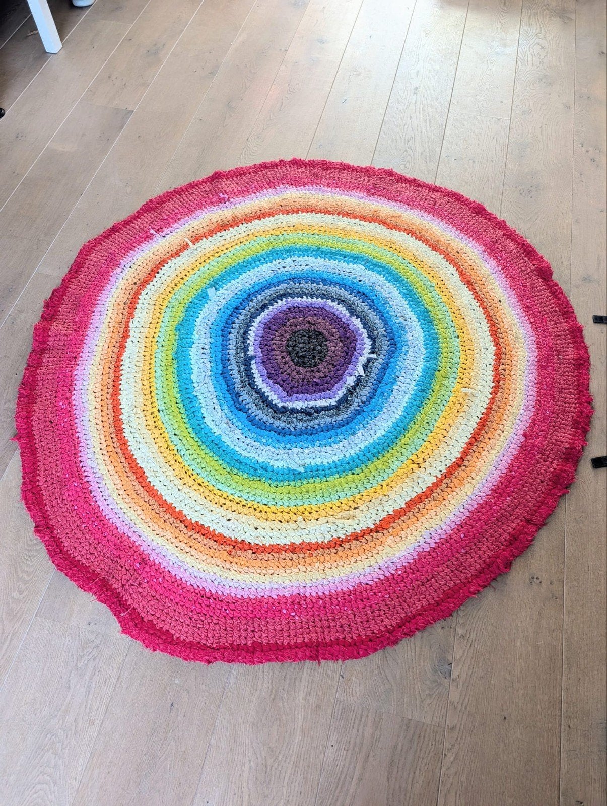 Vrolijk Regenboog Rond Vloerkleed - Handgemaakt, Huis en Inrichting, Stoffering | Tapijten en Kleden, Ophalen, Rond, Zo goed als nieuw