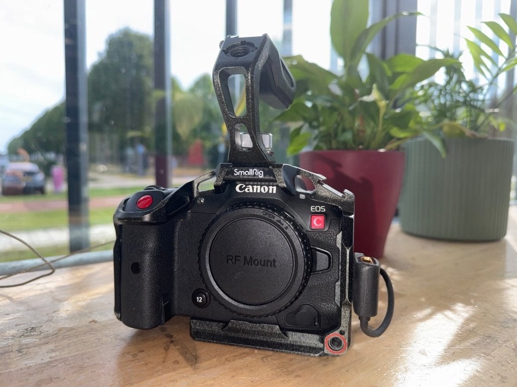 Canon EOS R5 C 8K Cinema Camera + SmallRig Cage + Accu’s, Gebruikt, Canon, Store.nl@cc.canon-europe.com, Geheugenkaart