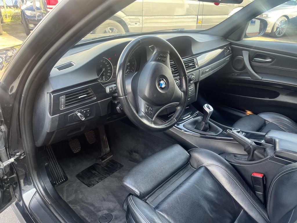 BMW 3-serie 318i Business Line, Euro 5, Achterwielaandrijving, Zwart, Handgeschakeld