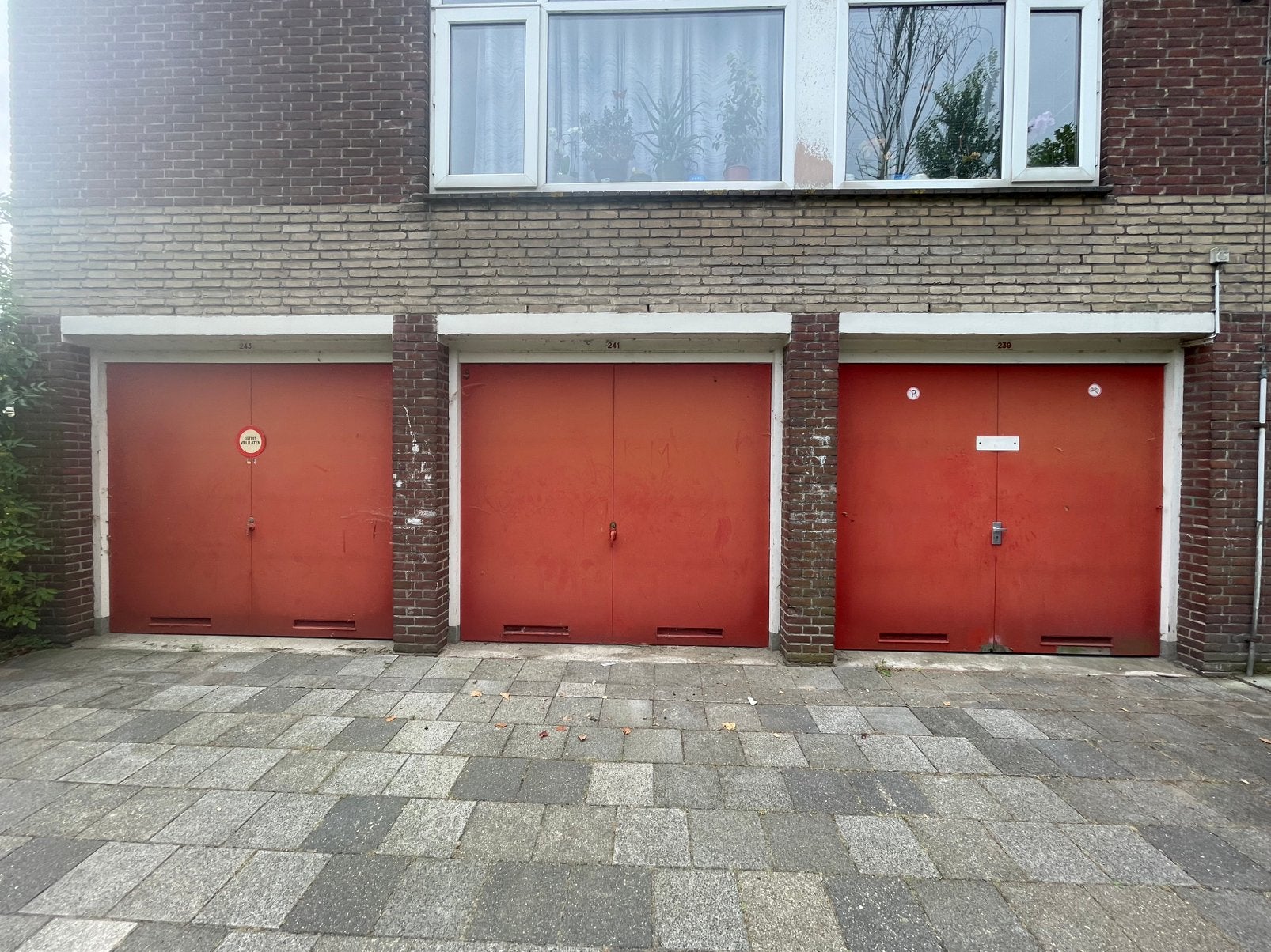 Garagebox 13m2 in Vlaardingen West nabij treinstation