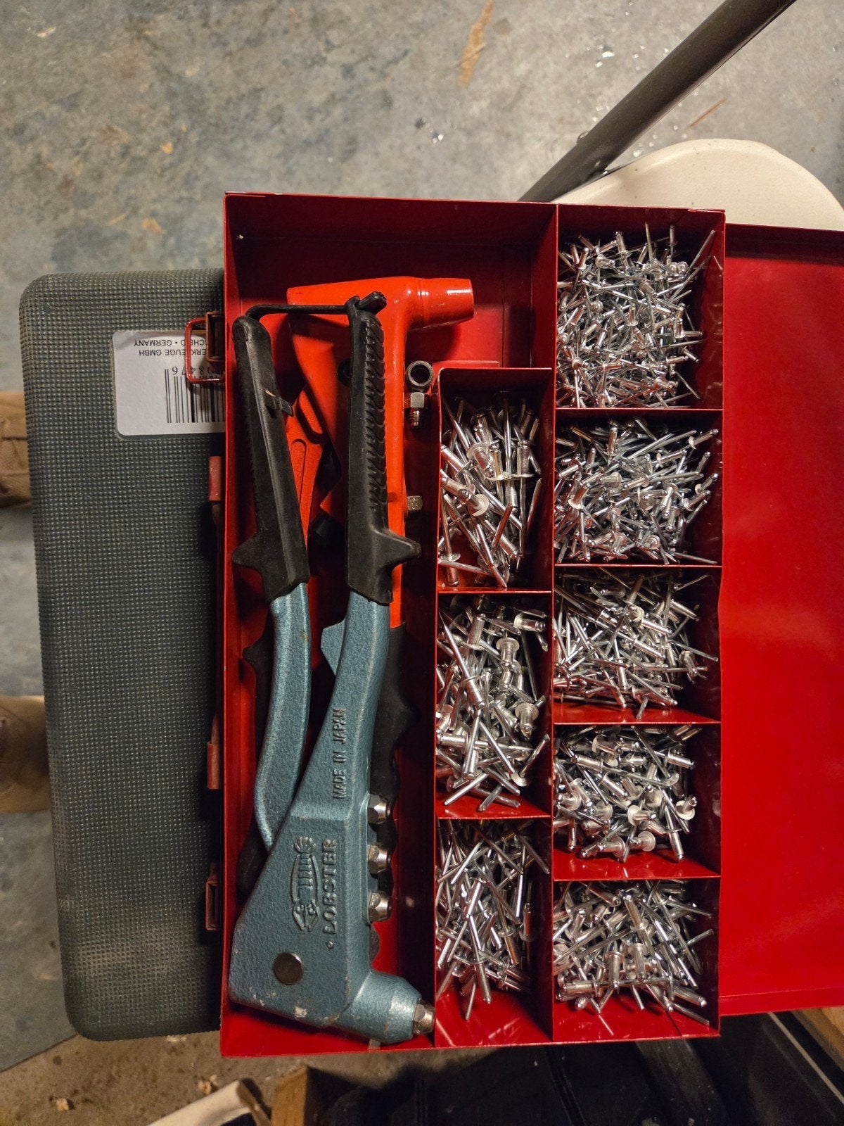 Klinknagelset met tang en diverse klinknagels, Doe-het-zelf en Verbouw, Gereedschap | Handgereedschap, Ophalen of Verzenden, Gebruikt