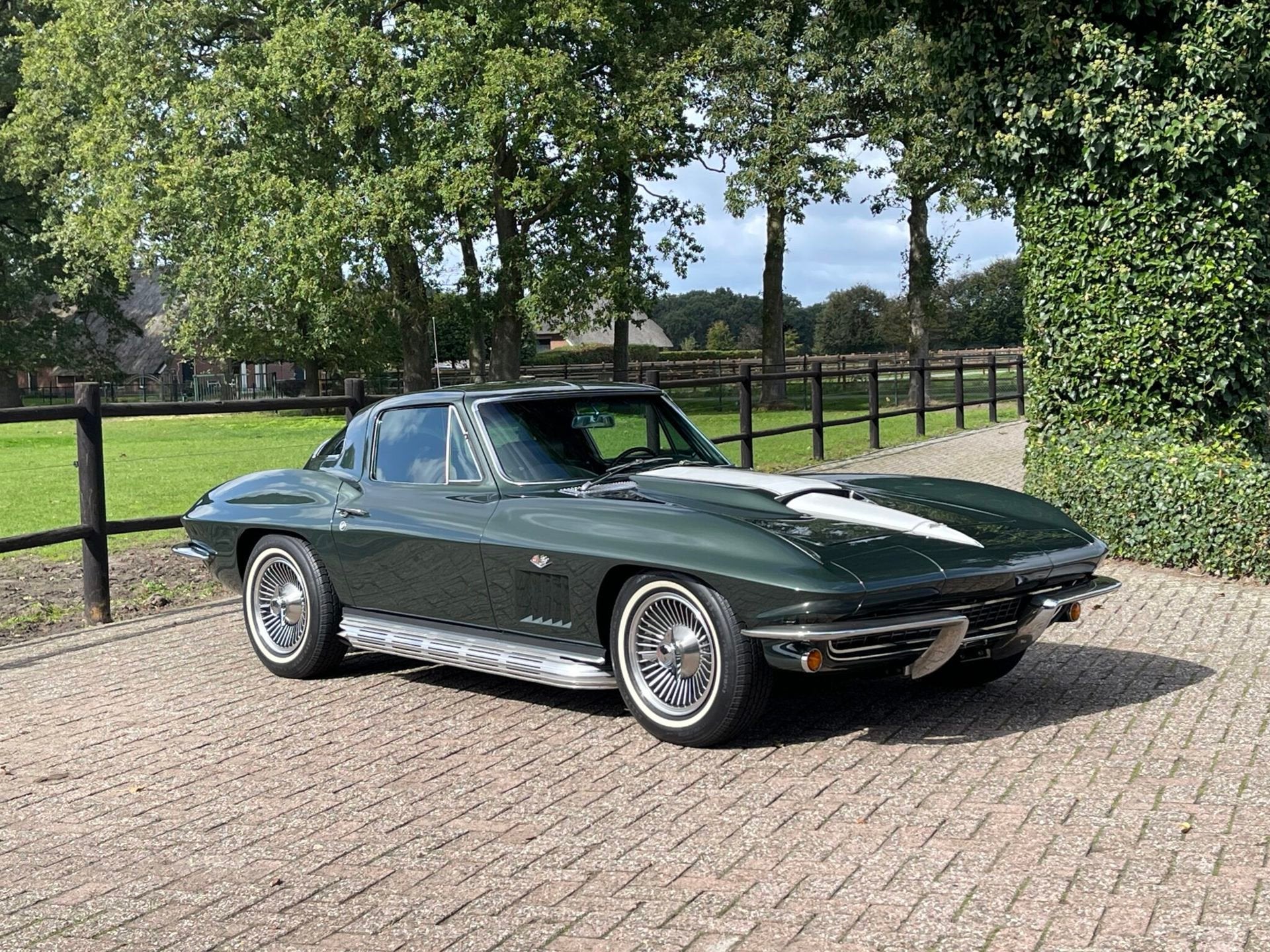 Chevrolet CORVETTE STINGRAY COUPE 1967, Auto's, Achterwielaandrijving, Overige carrosserieën, Chevrolet, Lederen bekleding