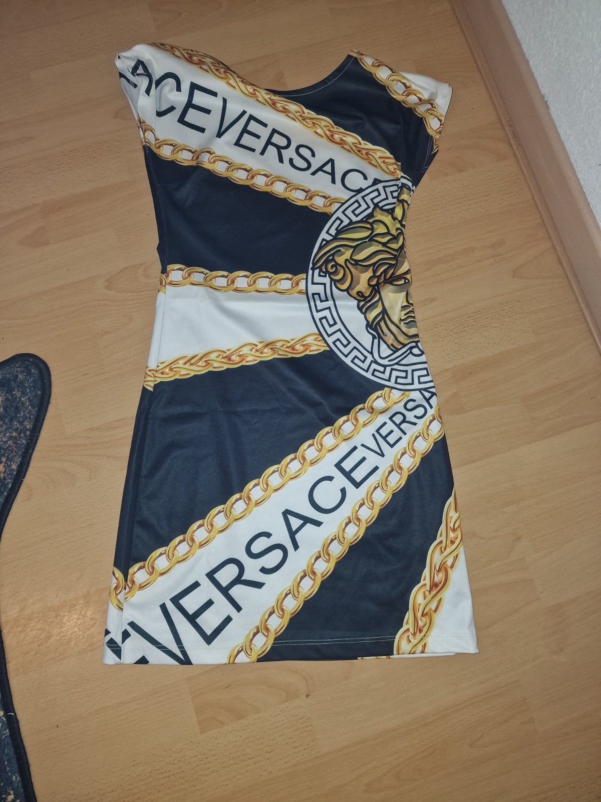 Zwart-wit jurkje met goudkleurige kettingprint, Ophalen, Zwart, Zo goed als nieuw, Versace
