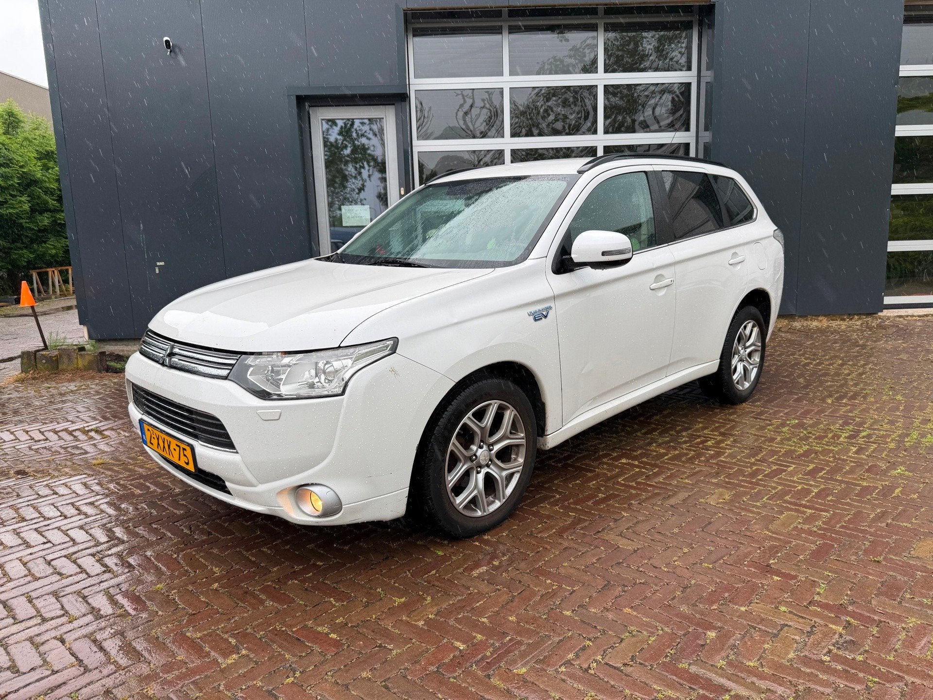 Mitsubishi Outlander 2.0 PHEV Executive Edition, Auto's, 4 cilinders, Leder en Stof, Wit, Vierwielaandrijving