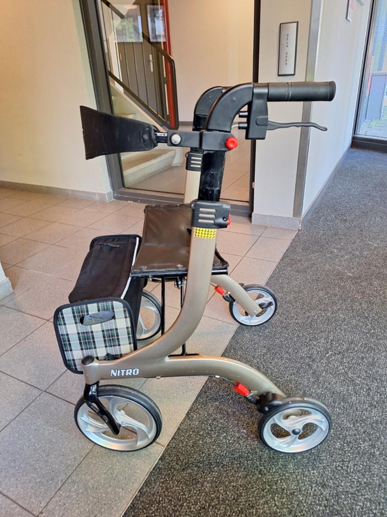 Rollator lichtgewicht drive/nitro lees beschrijving NWST