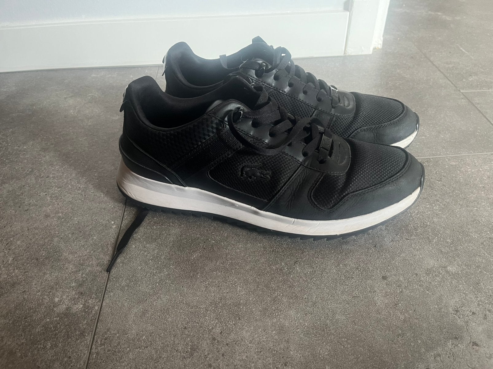 Lacoste sneakers 44, Ophalen of Verzenden, Zo goed als nieuw