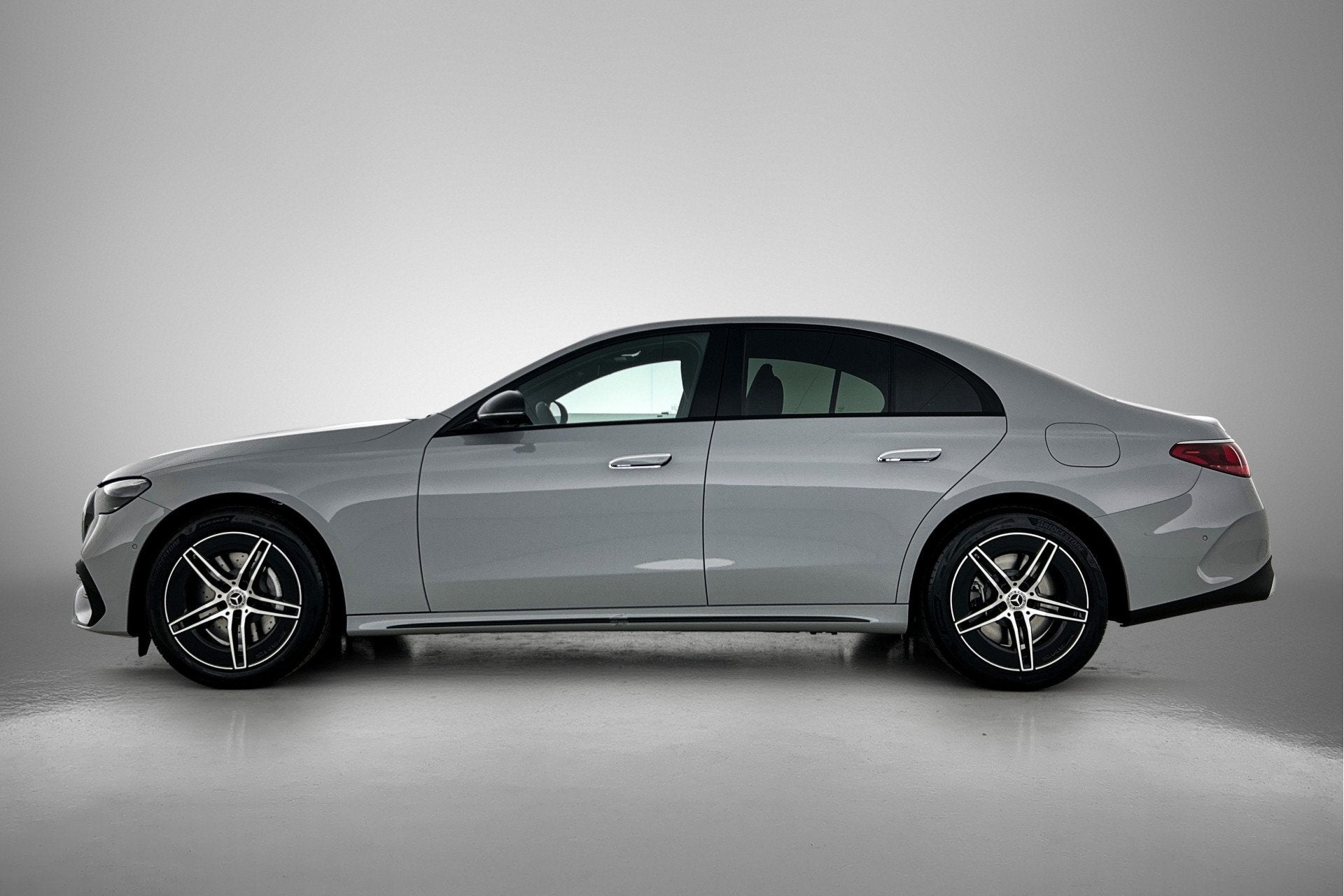 Mercedes-Benz E-Klasse 300 e Business Solution AMG | Winterp, Auto's, Automaat, Achterwielaandrijving, Zwart, Stoelverwarming