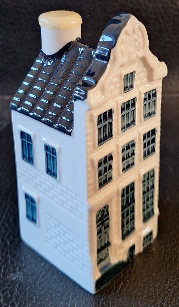 KLM huisje Bols nummer 62 - dichte schoorsteen , gevuld, Verzamelen, KLM Huisjes, Ophalen of Verzenden, Gebruikt, 61 t/m 80, Gevuld