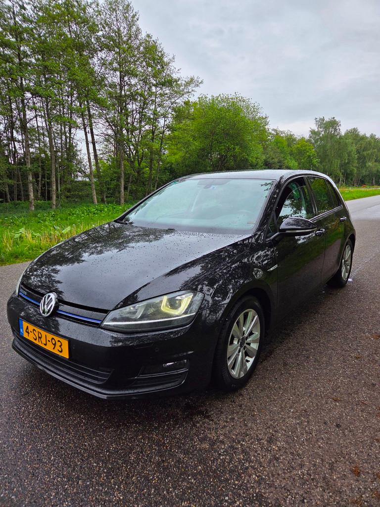 Volkswagen Golf 1.6 TDI Highline BlueMotion, Auto's, Volkswagen, Voorwielaandrijving, Euro 5, Gebruikt, 4 cilinders