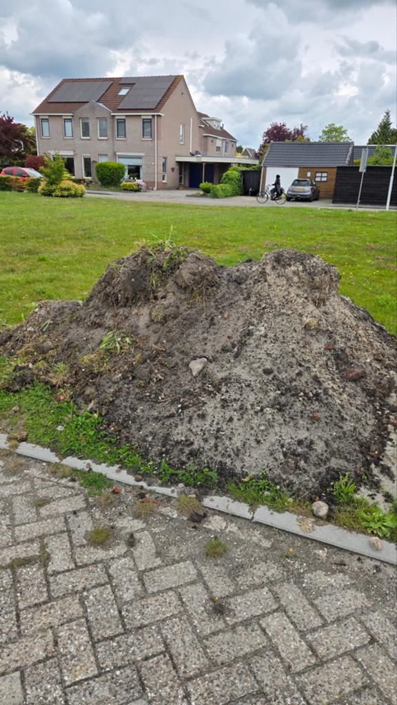 Gratis af te halen 2.5 kuub aarde, Ophalen, Gebruikt, Ophoogzand