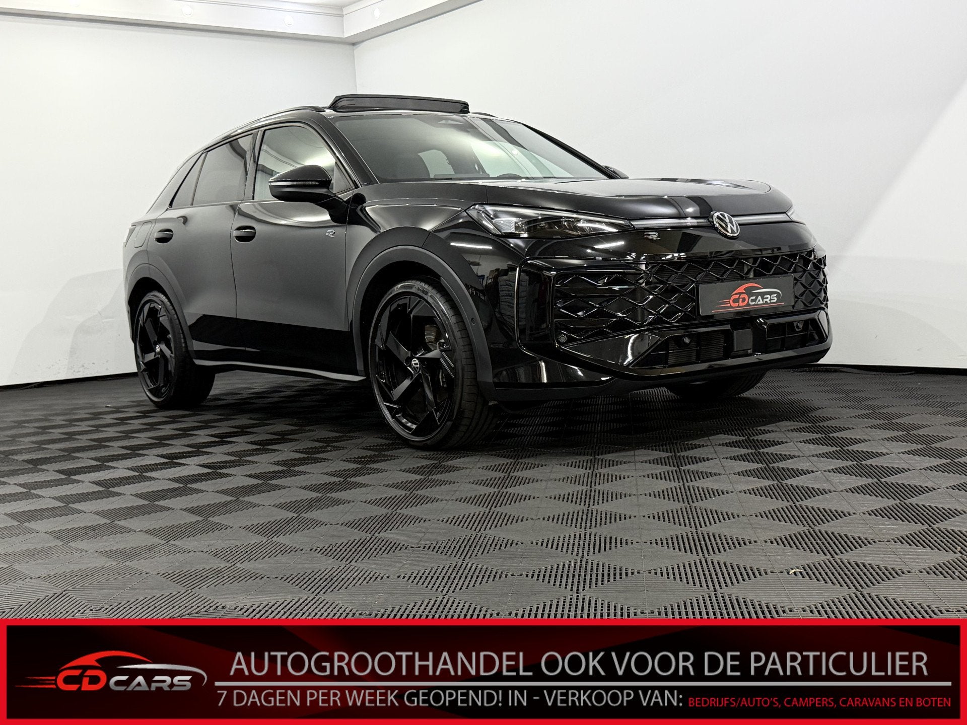 Volkswagen T-Roc 1.5 e TSI R-Line Black edition Panoramadak,, Auto's, Volkswagen, 1258 kg, 4 cilinders, Leder en Stof, Bedrijf