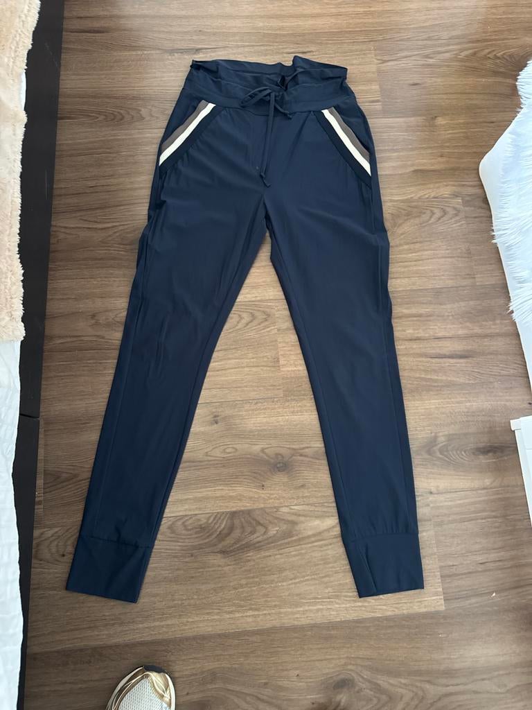Zozo pak donkerblauw met accenten, Kleding | Dames, Kostuum of Pak, Blauw, Ophalen of Verzenden, Maat 36 (S)