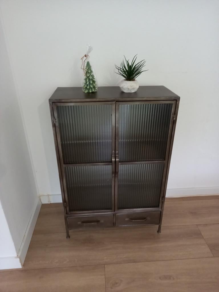 Industriële metalen kast met geribbeld glas, Ophalen of Verzenden, Zo goed als nieuw