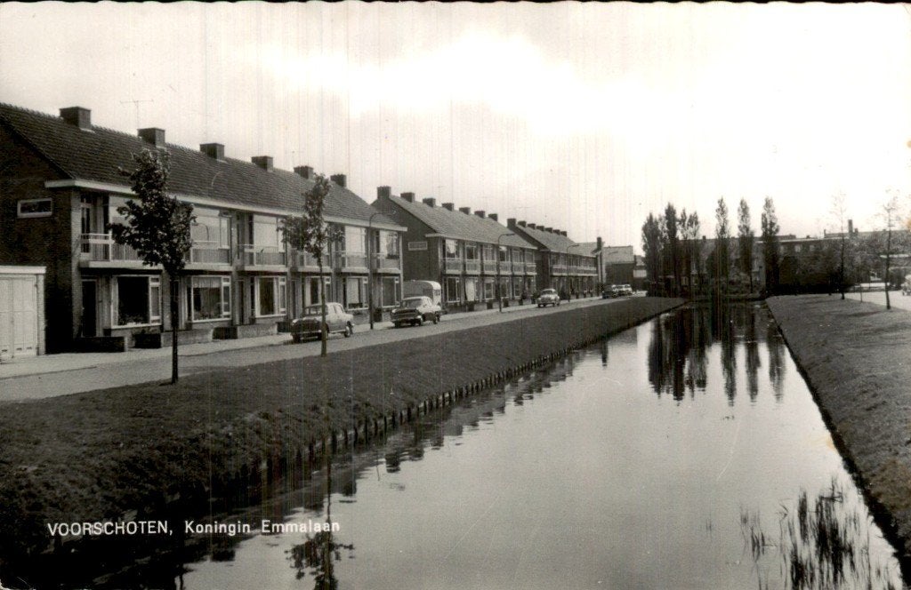 Voorschoten - Koningin Emmalaan - Kanaal en woningen, Ophalen of Verzenden, 1960 tot 1980, Gelopen, Zuid-Holland