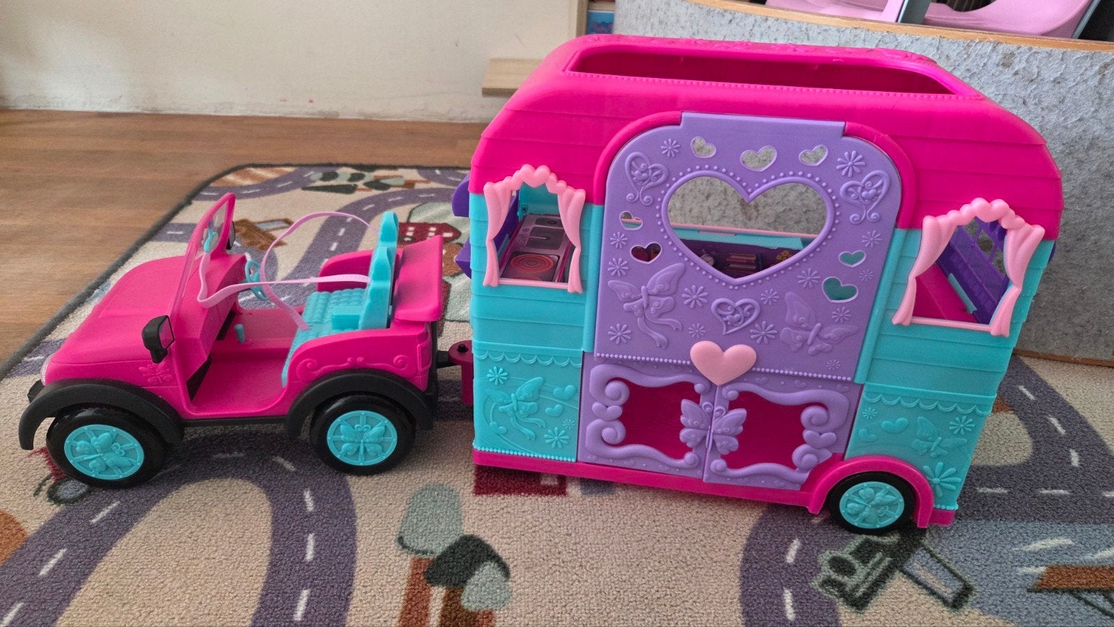 Roze speelgoed jeep met caravan, Ophalen, Gebruikt