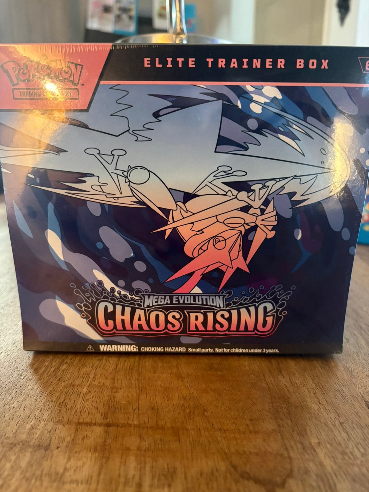 Chaos Rising Elite trainer box, Hobby en Vrije tijd, Verzamelkaartspellen | Pokémon, Ophalen of Verzenden, Zo goed als nieuw