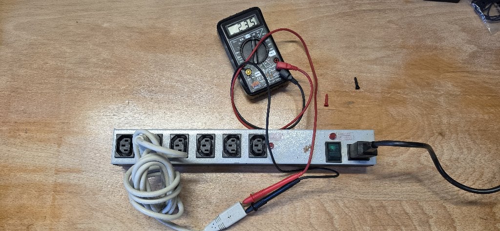 Perma Power HCA-93 6-voudige surge protector + 7 kabels, Ophalen of Verzenden, Gebruikt, Overige merken, Stekkerdoos