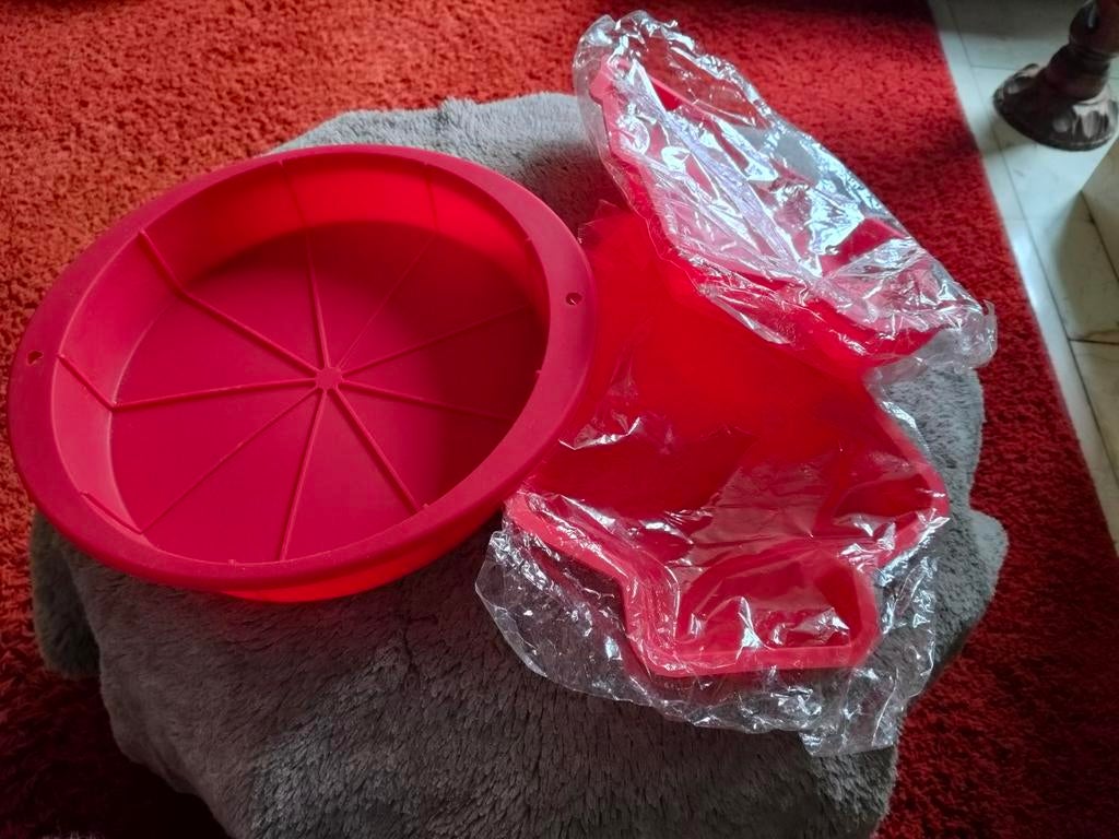 Nieuwe Siliconen Bakvormen; ronde taartvorm en 2 Kerstbomen., Hobby en Vrije tijd, Taarten en Cupcakes maken, Ophalen of Verzenden