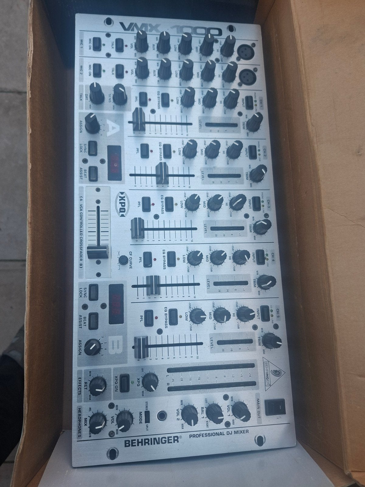 Behringer geluidsset: EUROLIVE B212A speaker & VMX1000 mixer, Ophalen of Verzenden, Gebruikt, 5 tot 10 kanalen, Microfooningang