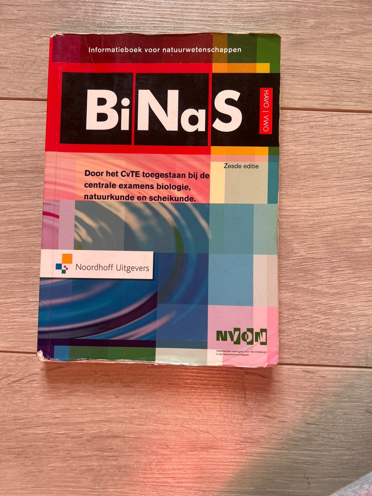 Binas zesde editie, Boeken, Ophalen of Verzenden, Zo goed als nieuw, Natuurwetenschap