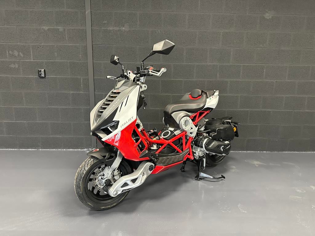 Italjet Dragster 200 motorscooter, Scooter, Bedrijf