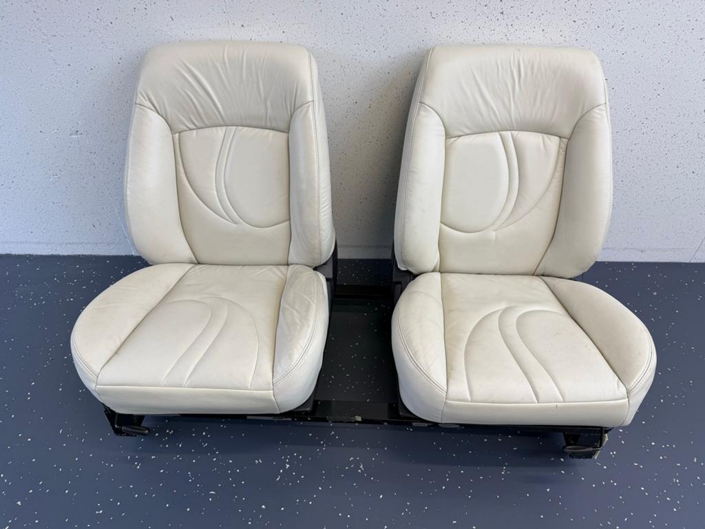 Chevrolet / Ford pickup leren autostoelen - Crème Wit, Auto-onderdelen, Interieur en Bekleding, Ophalen, Gebruikt, Universele onderdelen
