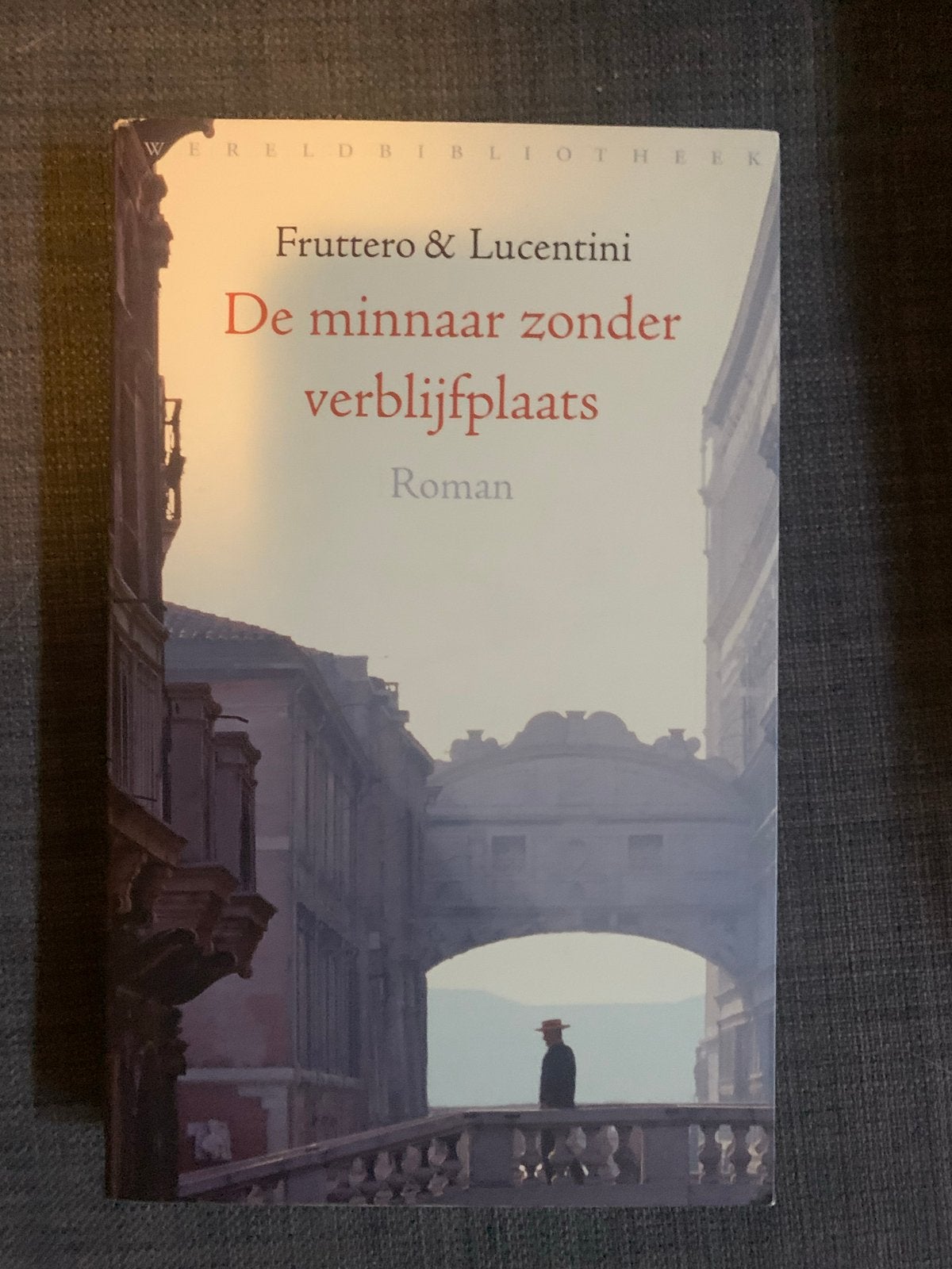 De minnaar zonder verblijfplaats - Fruttero & Lucentini, Ophalen of Verzenden, Zo goed als nieuw, Nederland